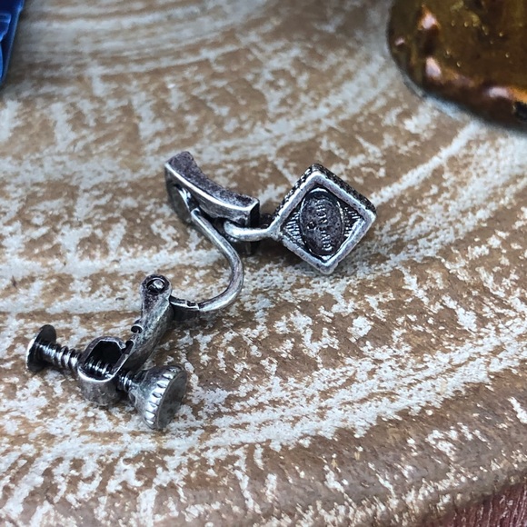 Vintage New Givenchy earrings clip screw Gold finish w faux pearl - Picture 5 of 5